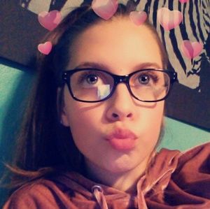 Meet your Posher, Cassandra